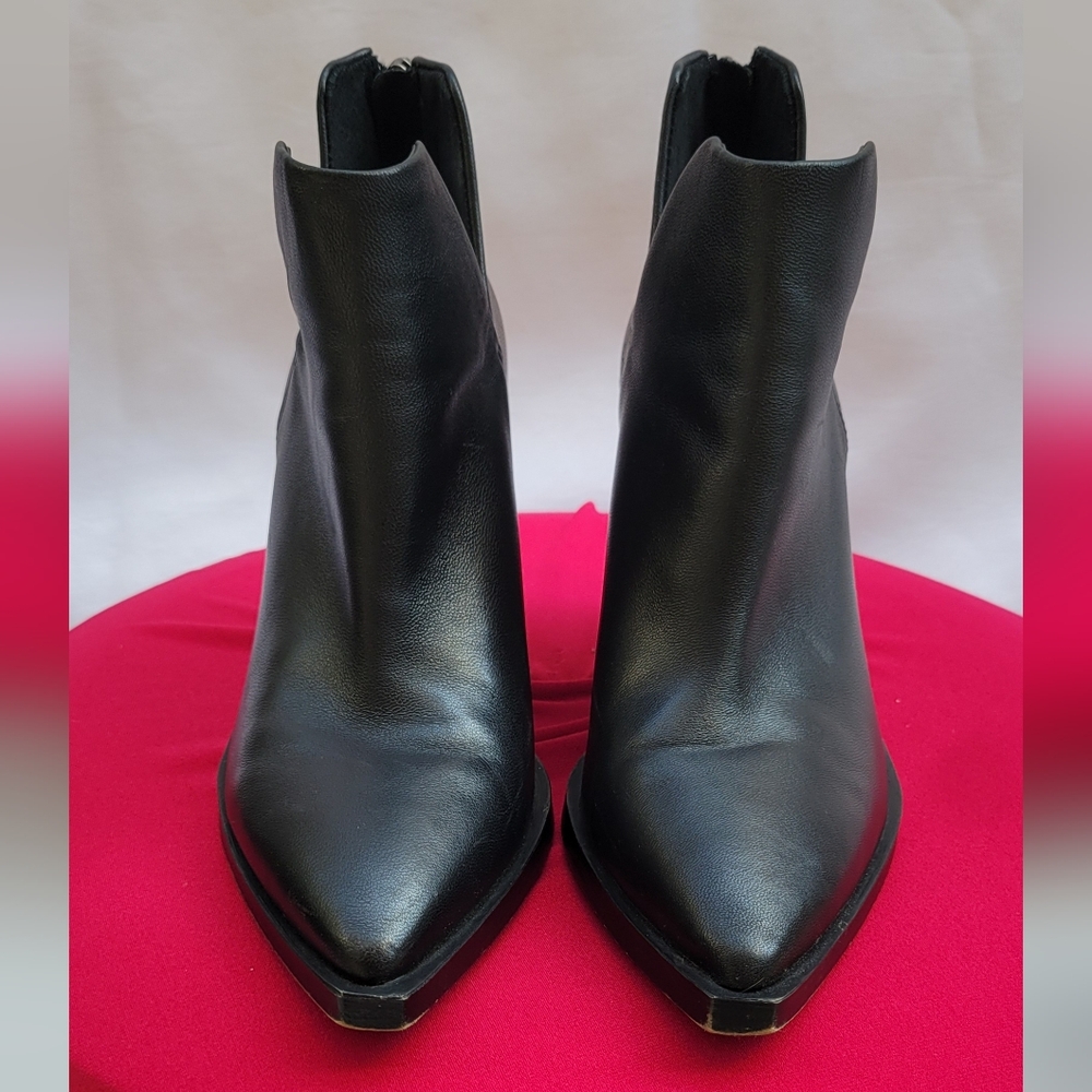 Vince Camuto GIGIETTA Black Leather Pointed Toe Booties Size 5M – Minimal Wear